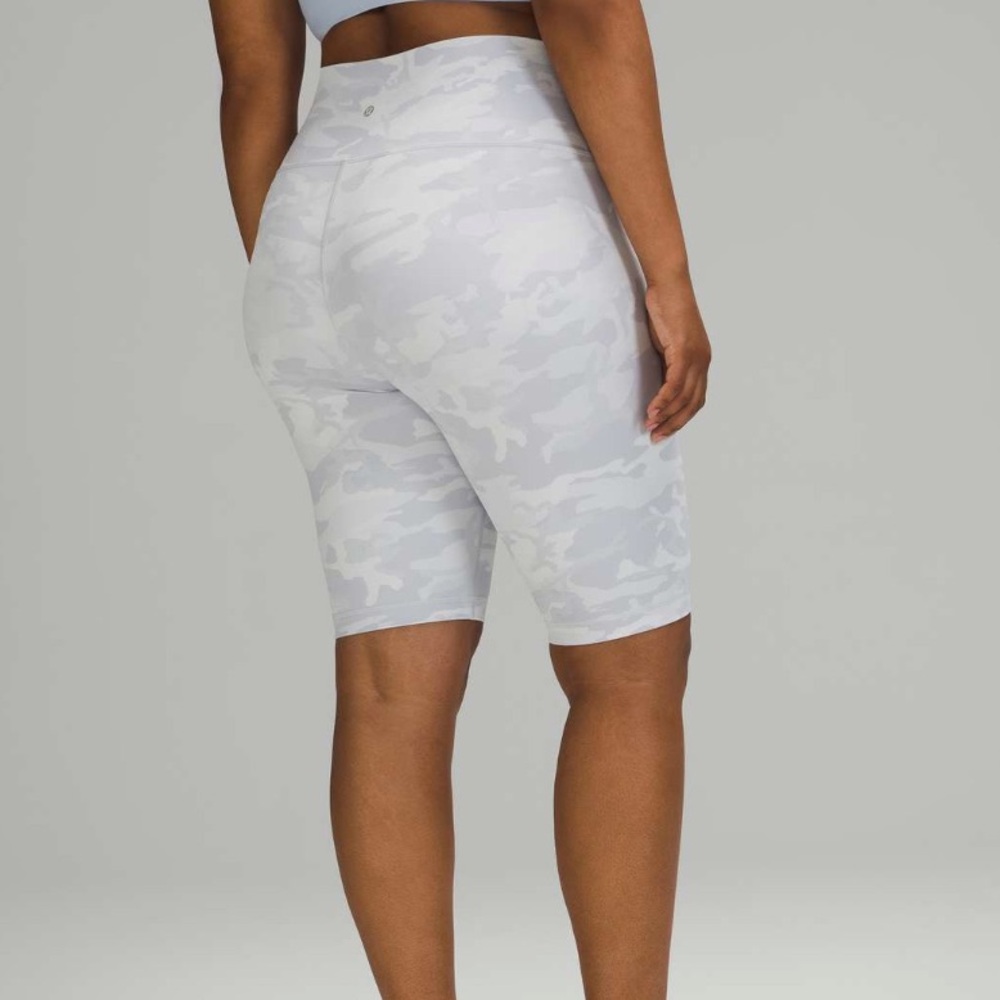Lululemon Wunder Under Short 10" *Ribbed
Incognito Camo Jacquard